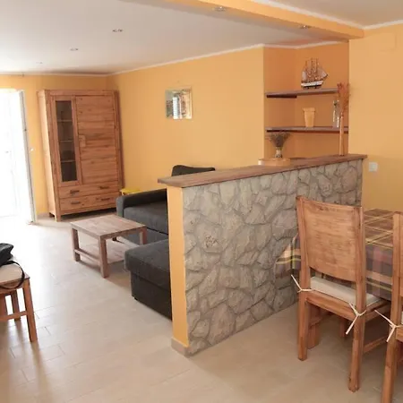 Sun Apartment *